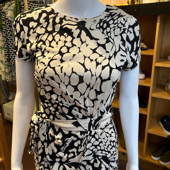 Diane von Furstenberg Silk Knit Patterned Dress US sz 4 - Picture 3 of 10